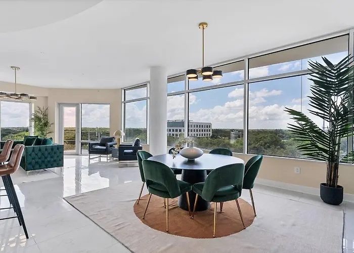 Downtown New Modern Spacious 3Bdrm 2Bath 2000 Sq Ft