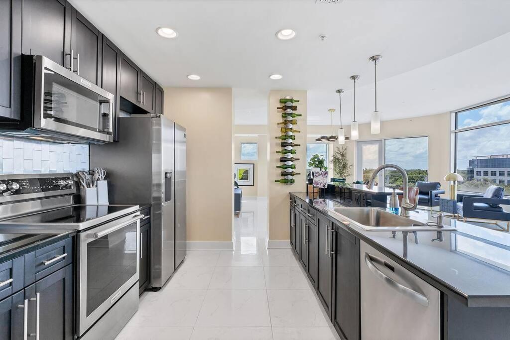 Downtown New Modern Spacious 3bdrm 2bath 2000 Sq Ft Orlando