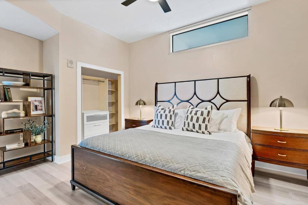 Downtown New Modern Spacious 3bdrm 2bath 2000 Sq Ft Apartment