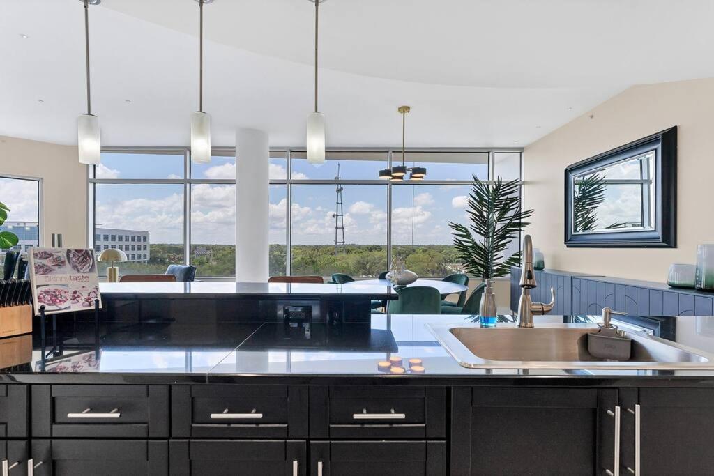 Downtown New Modern Spacious 3bdrm 2bath 2000 Sq Ft Apartment Orlando