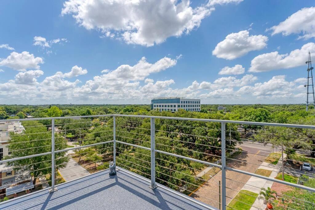 Downtown New Modern Spacious 3bdrm 2bath 2000 Sq Ft Apartment *